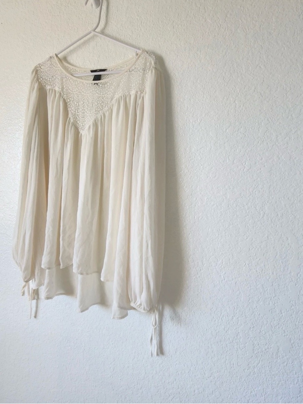 H&M Women's Size 14 Cream Lace Yoke High-Low Long Sleeve Boho Blouse Shirt